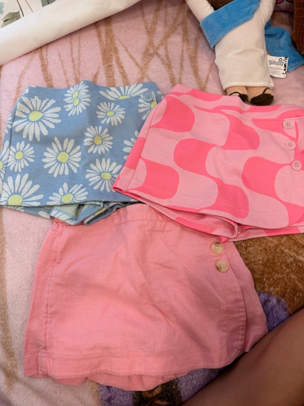 EXCELLENT Pink Graphic/ Daisy girl Skorts!